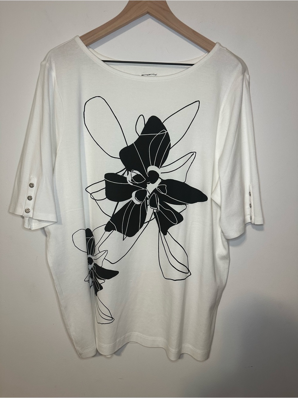 Chico’s  Boat Neck Short Sleeve Top SZ 4 Button Sleeves Pullover White